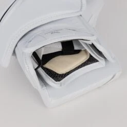 Bauer GSX Intermediate Goalie Catcher S23 -Baue Hockey Shop bauer catchers bauer gsx intermediate goalie catcher s23 30445046890562