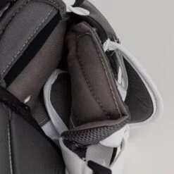 Bauer Vapor X5 Pro Intermediate Goalie Catcher -Baue Hockey Shop bauer catchers bauer vapor x5 pro intermediate goalie catcher 30441022390338