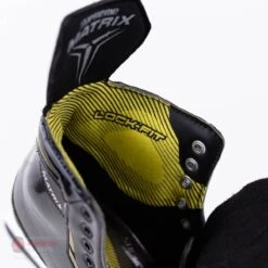 Bauer Supreme Matrix Junior Hockey Skates (2018) -Baue Hockey Shop bauer hockey skates bauer supreme matrix junior hockey skates 2018 4566204383298