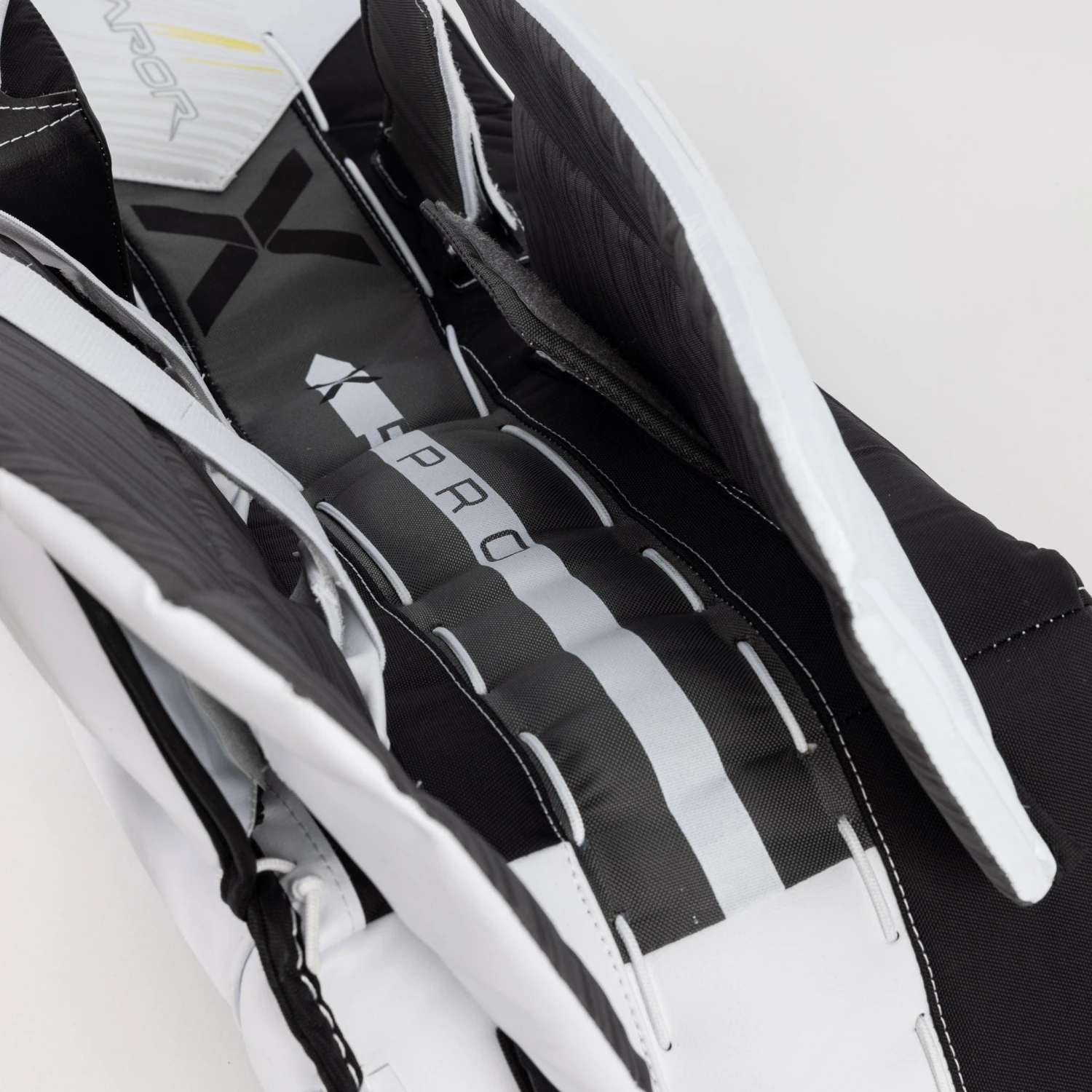 Bauer Vapor X5 Pro Intermediate Goalie Leg Pads 10 Bauer Vapor X5 Pro Intermediate Goalie Leg Pads - Image 8