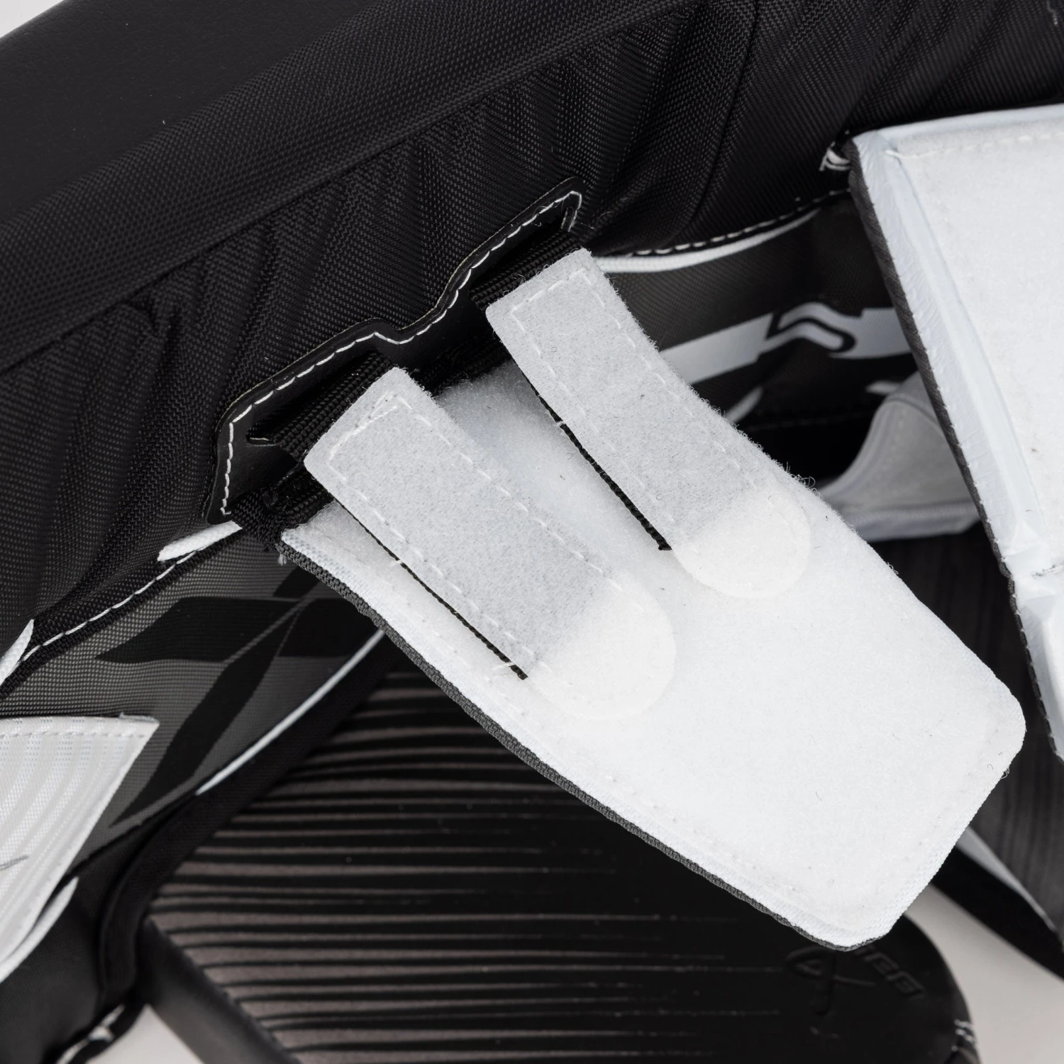 Bauer Vapor X5 Pro Intermediate Goalie Leg Pads 13 Bauer Vapor X5 Pro Intermediate Goalie Leg Pads - Image 11