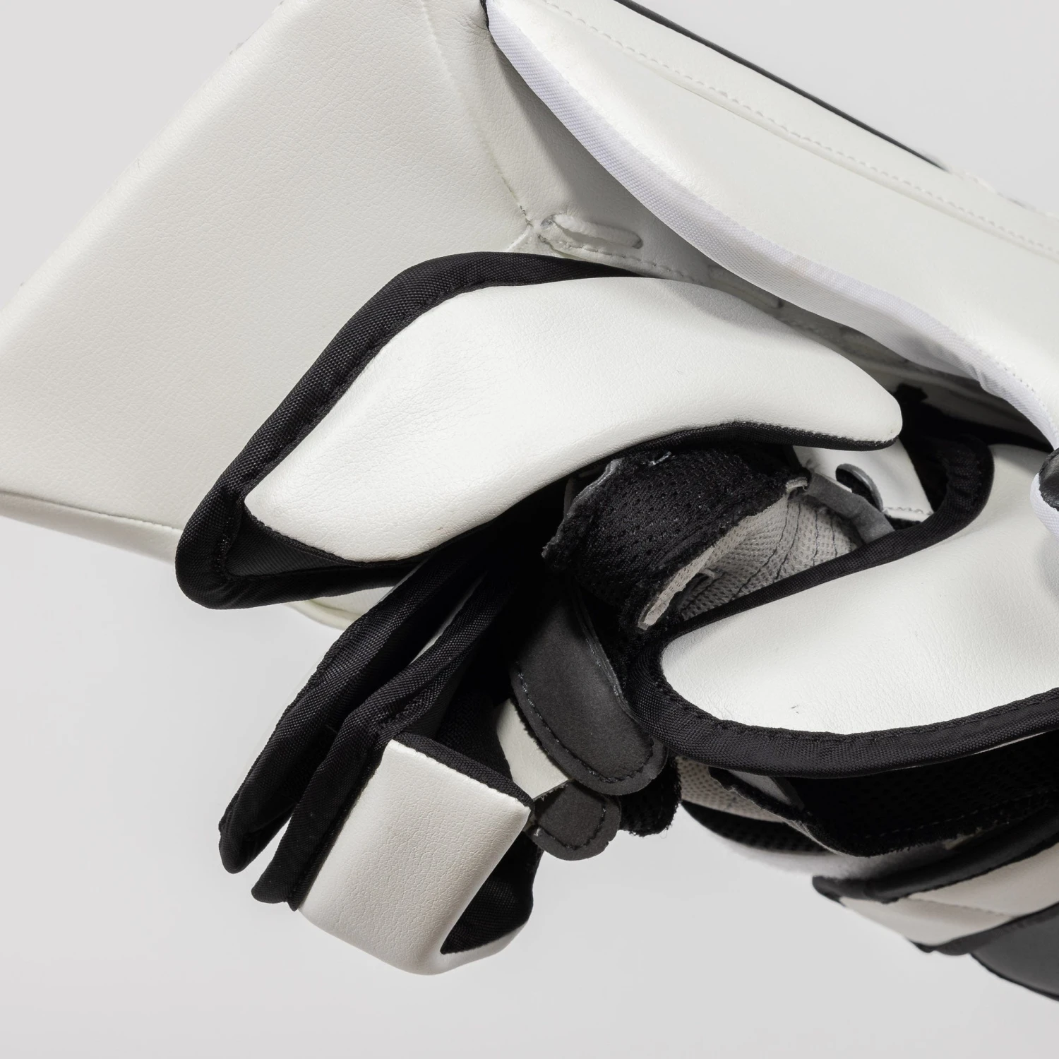 Brian's OPTiK X3 Intermediate Goalie Blocker 12 Brian's OPTiK X3 Intermediate Goalie Blocker - Image 10