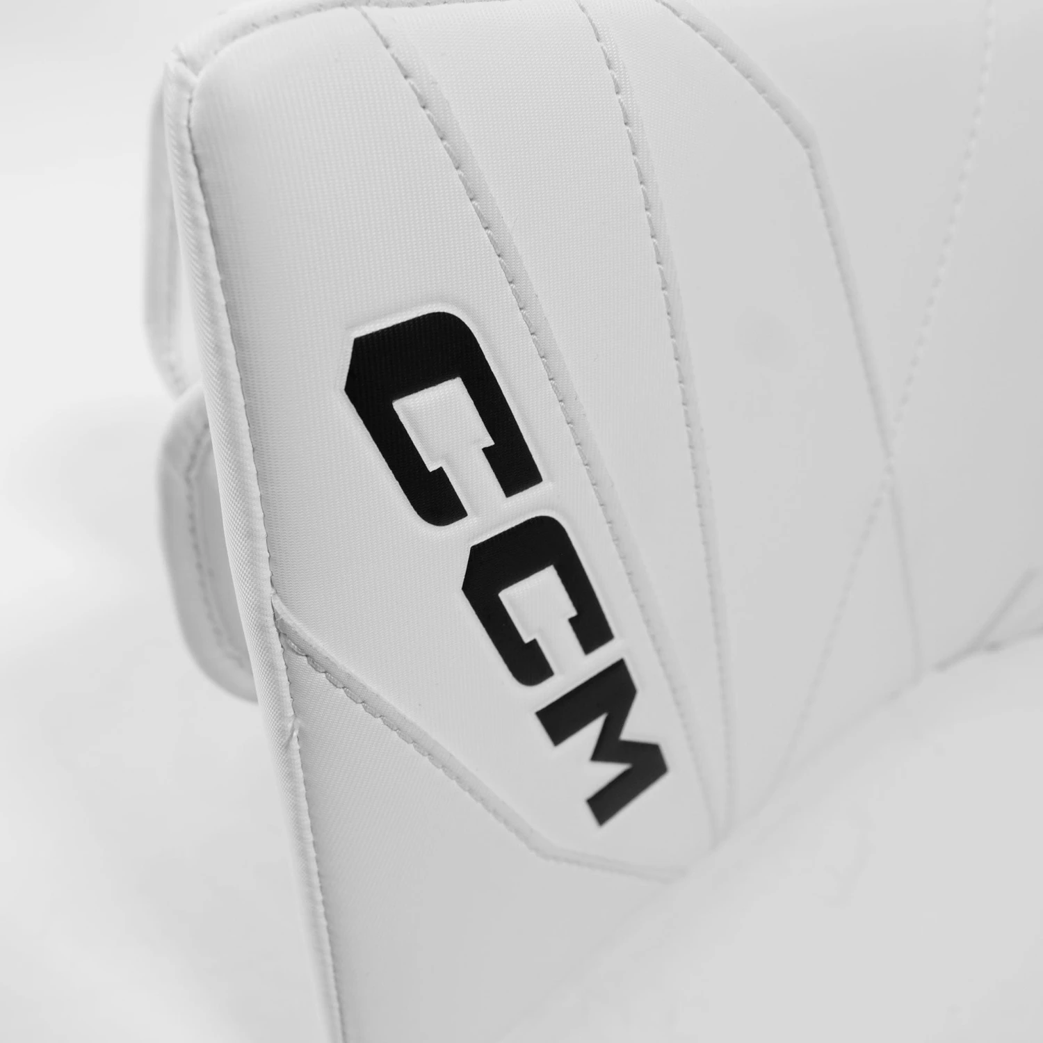 CCM Axis 2.9 Intermediate Goalie Blocker - Source Exclusive 5 CCM Axis 2.9 Intermediate Goalie Blocker - Source Exclusive - Image 3