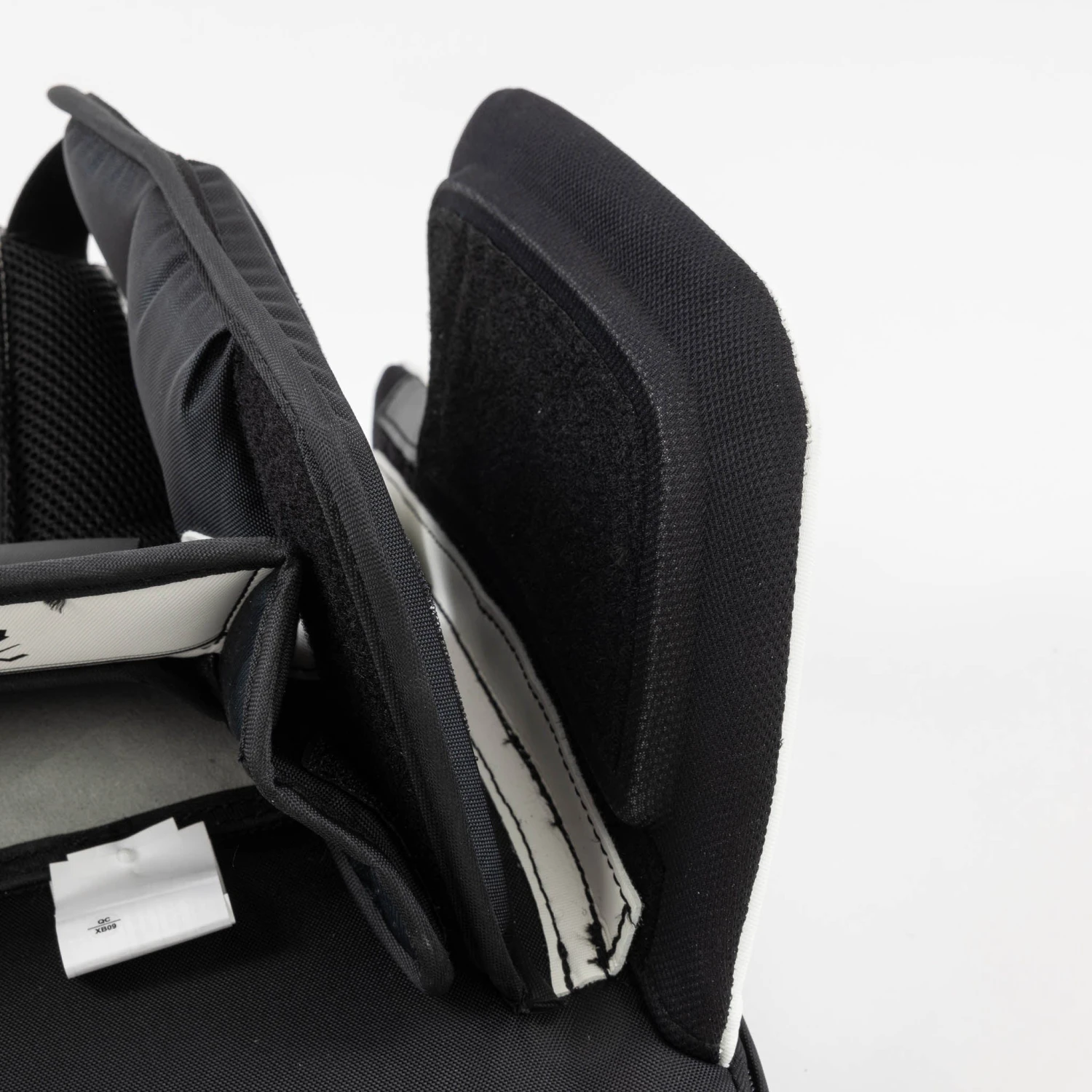 CCM Axis 2.9 Senior Goalie Blocker 12 CCM Axis 2.9 Senior Goalie Blocker - Image 10