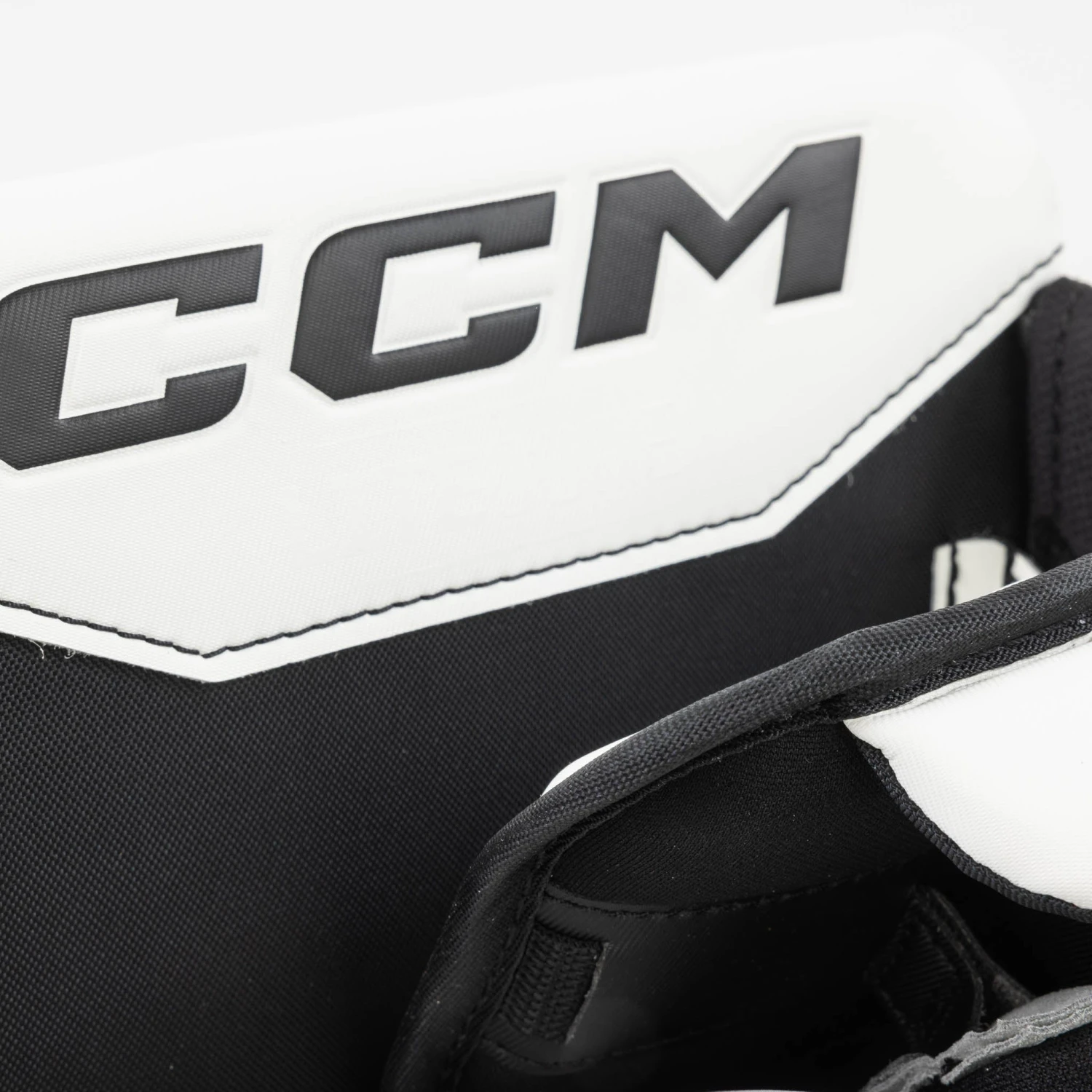 CCM Axis 2.9 Senior Goalie Blocker 9 CCM Axis 2.9 Senior Goalie Blocker - Image 7