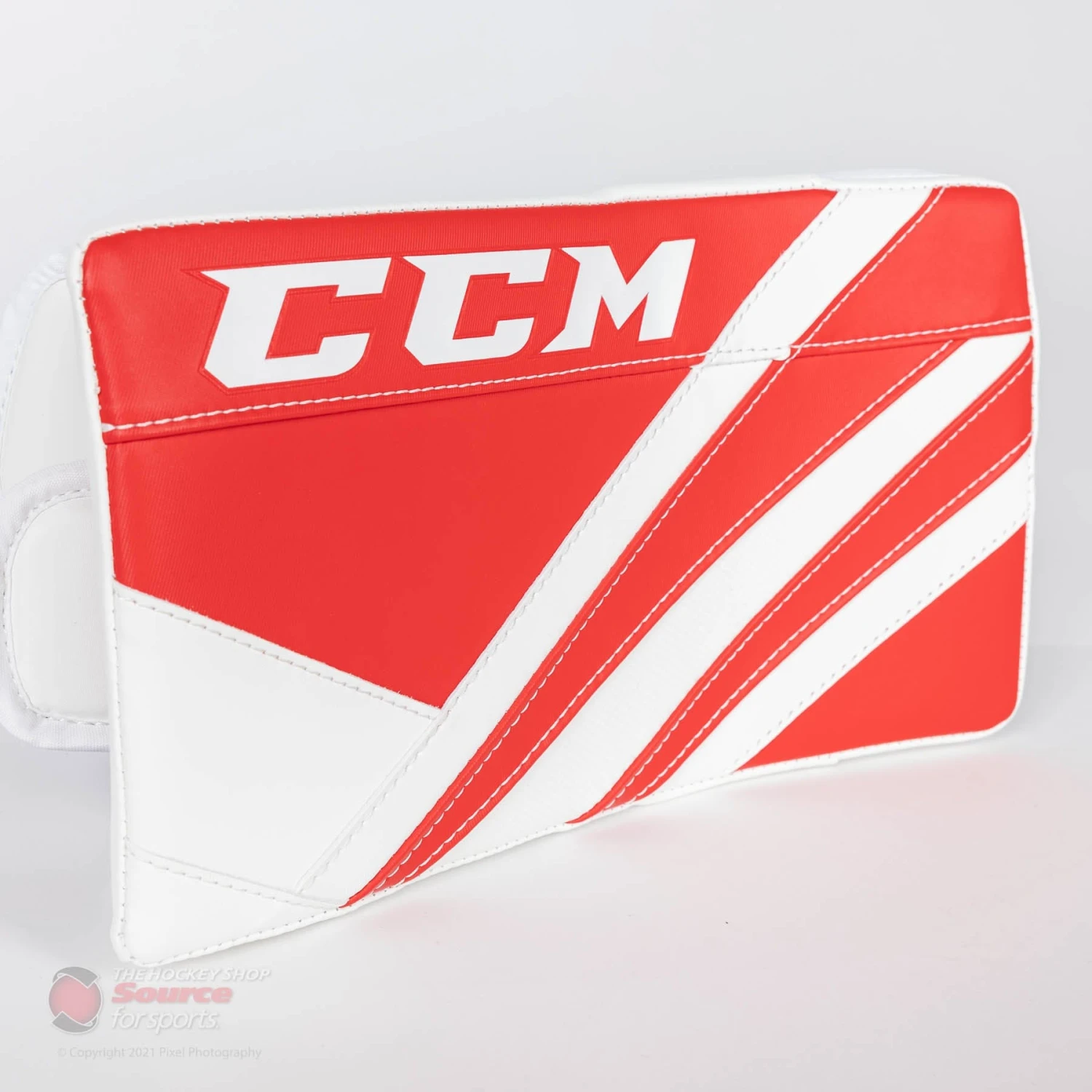 CCM Extreme Flex E5.5 Youth Goalie Blocker 4 CCM Extreme Flex E5.5 Youth Goalie Blocker - Image 2