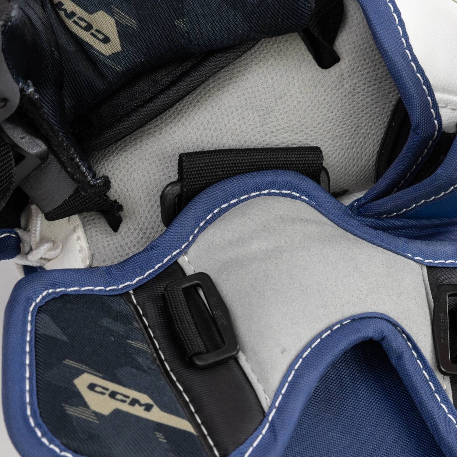 CCM Axis 2.5 Junior Goalie Catcher 16 CCM Axis 2.5 Junior Goalie Catcher - Image 14