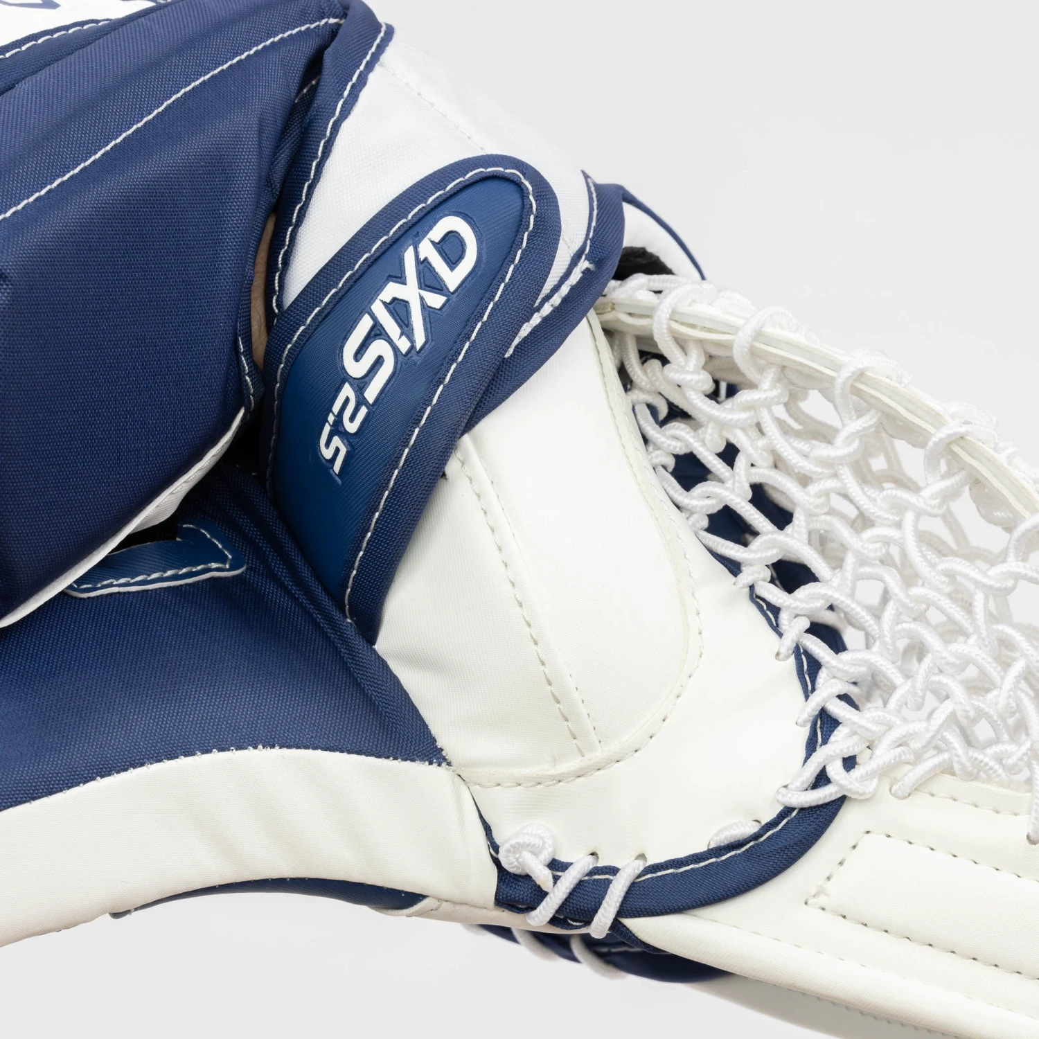 CCM Axis 2.5 Junior Goalie Catcher 7 CCM Axis 2.5 Junior Goalie Catcher - Image 5