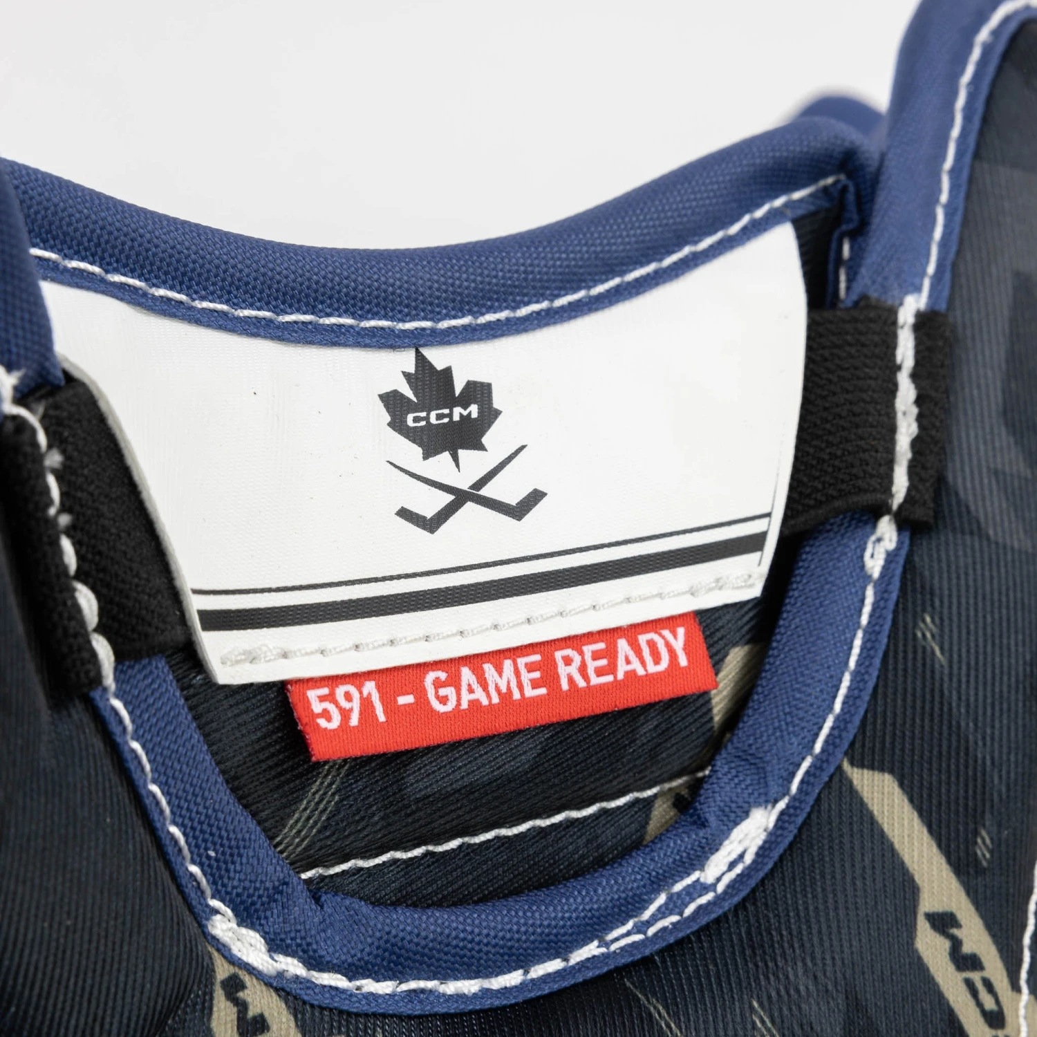 CCM Axis 2.5 Junior Goalie Catcher 12 CCM Axis 2.5 Junior Goalie Catcher - Image 10