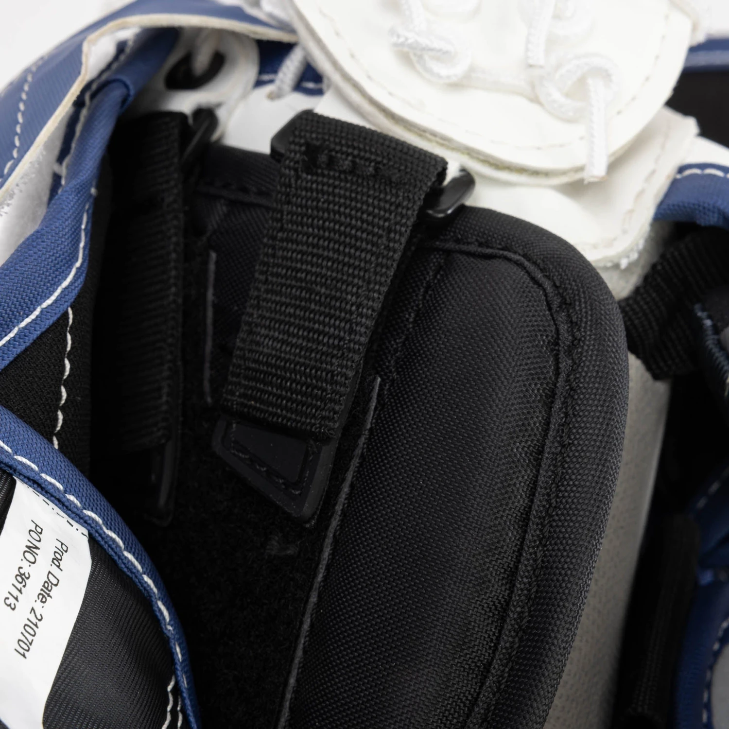 CCM Axis 2.5 Junior Goalie Catcher 14 CCM Axis 2.5 Junior Goalie Catcher - Image 12