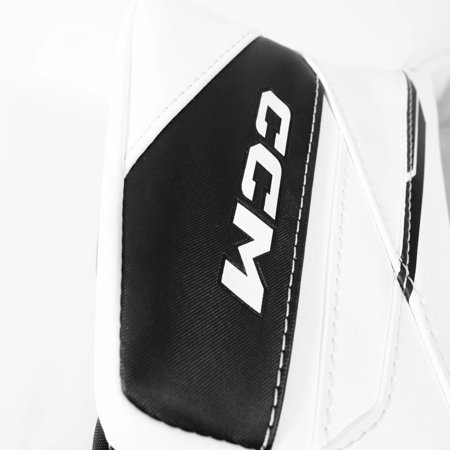 CCM Axis 2.5 Junior Goalie Catcher - Source Exclusive 4 CCM Axis 2.5 Junior Goalie Catcher - Source Exclusive - Image 2