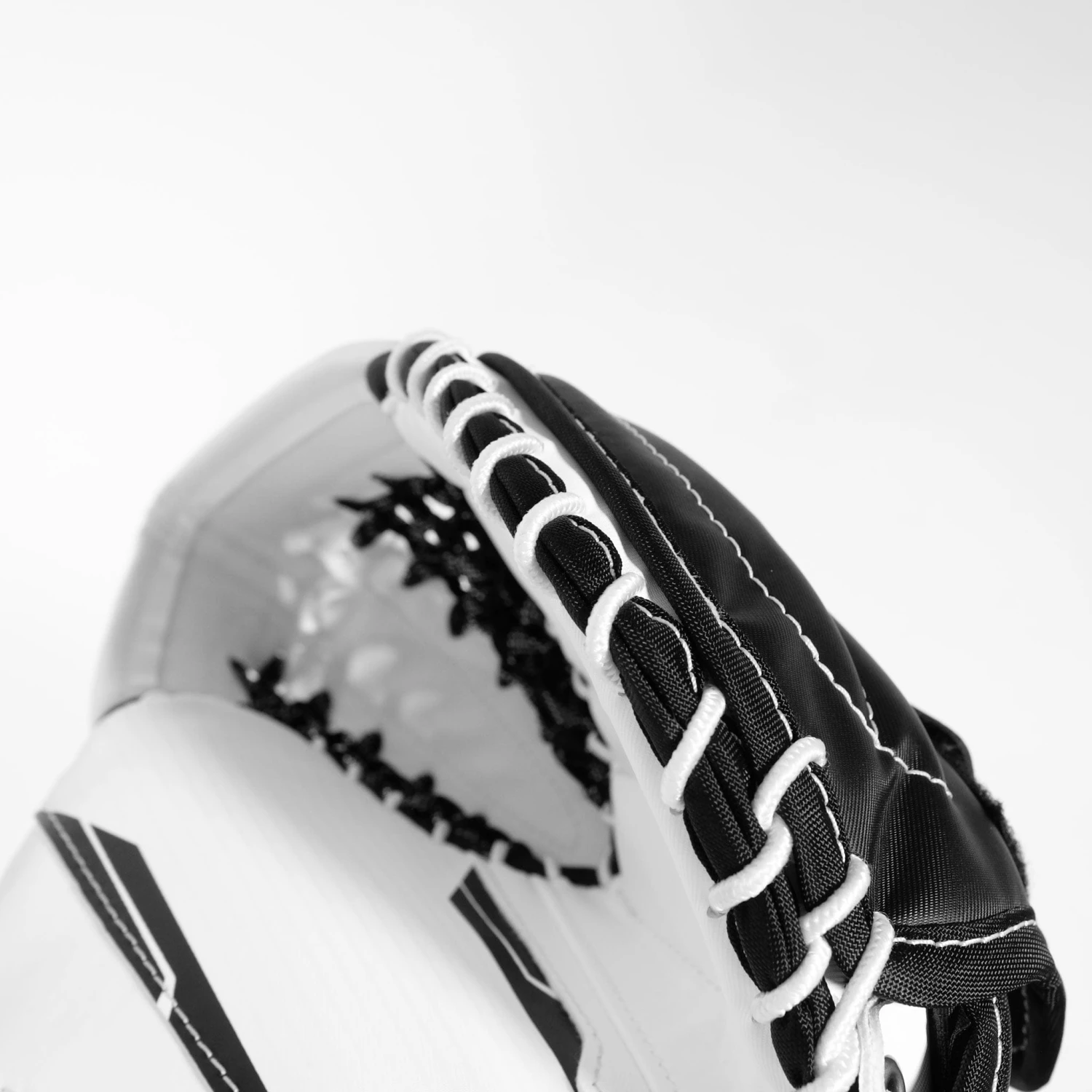 CCM Axis 2.5 Junior Goalie Catcher - Source Exclusive 7 CCM Axis 2.5 Junior Goalie Catcher - Source Exclusive - Image 5