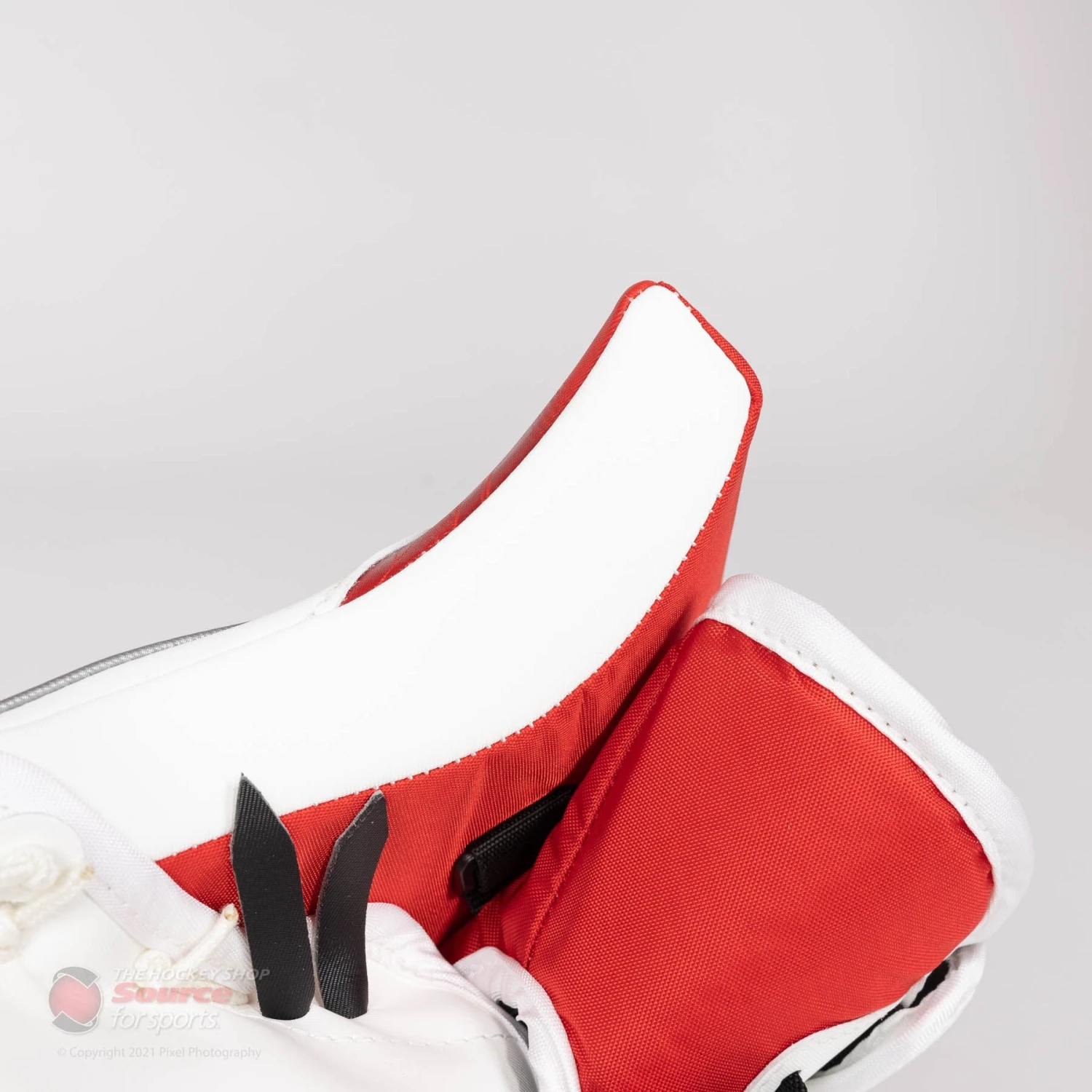 CCM Extreme Flex 5 Senior Goalie Catcher - 600 Break Angle 8 CCM Extreme Flex 5 Senior Goalie Catcher - 600 Break Angle - Image 6