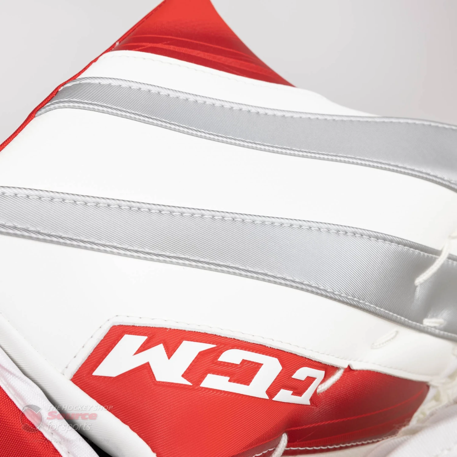 CCM Extreme Flex 5 Senior Goalie Catcher - 600 Break Angle 4 CCM Extreme Flex 5 Senior Goalie Catcher - 600 Break Angle - Image 2