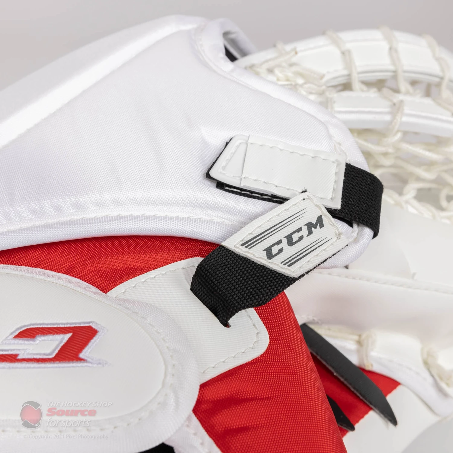 CCM Extreme Flex 5 Senior Goalie Catcher - 600 Break Angle 11 CCM Extreme Flex 5 Senior Goalie Catcher - 600 Break Angle - Image 9