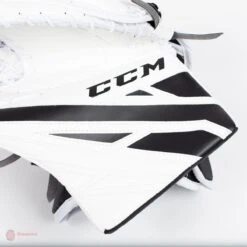 CCM Extreme Flex E4.5 Junior Goalie Catcher - Source Exclusive -Baue Hockey Shop ccm catchers ccm extreme flex e4 5 junior goalie catcher source exclusive 5323871912002