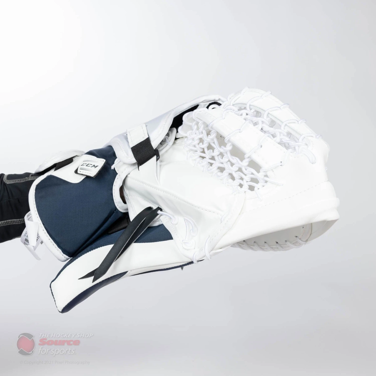 CCM Extreme Flex E5.9 Intermediate Goalie Catcher 10 CCM Extreme Flex E5.9 Intermediate Goalie Catcher - Image 8