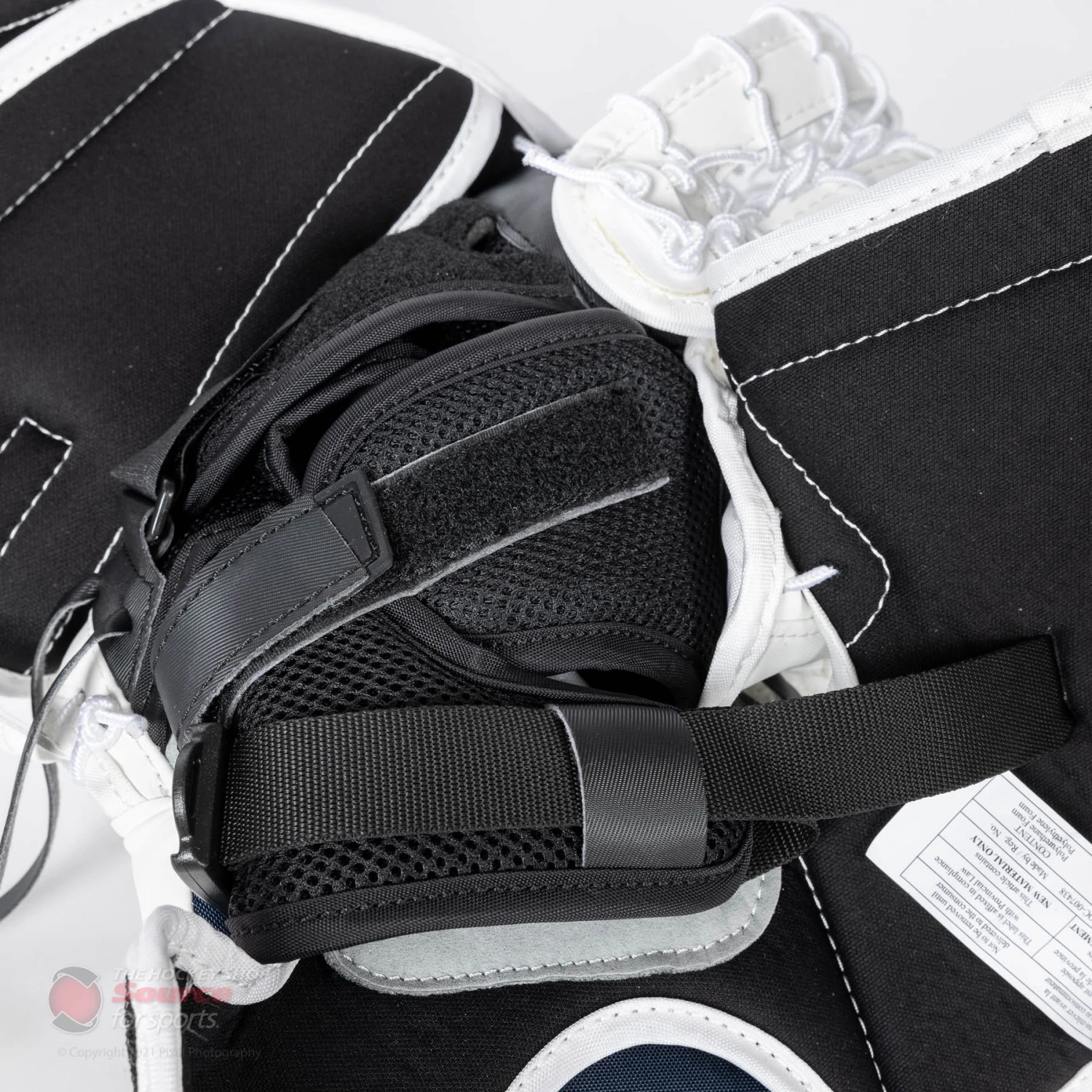 CCM Extreme Flex E5.9 Intermediate Goalie Catcher 16 CCM Extreme Flex E5.9 Intermediate Goalie Catcher - Image 14