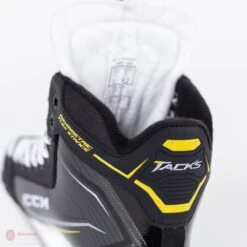 CCM Tacks 9060 Senior Goalie Skates 20 CCM Tacks 9060 Senior Goalie Skates -Baue Hockey Shop ccm goalie skates ccm tacks 9060 senior goalie skates 4565984510018