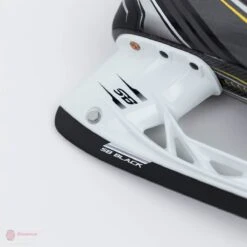 CCM Tacks 9090 Junior Hockey Skates 28 CCM Tacks 9090 Junior Hockey Skates -Baue Hockey Shop ccm hockey skates ccm tacks 9090 junior hockey skates 4566115876930