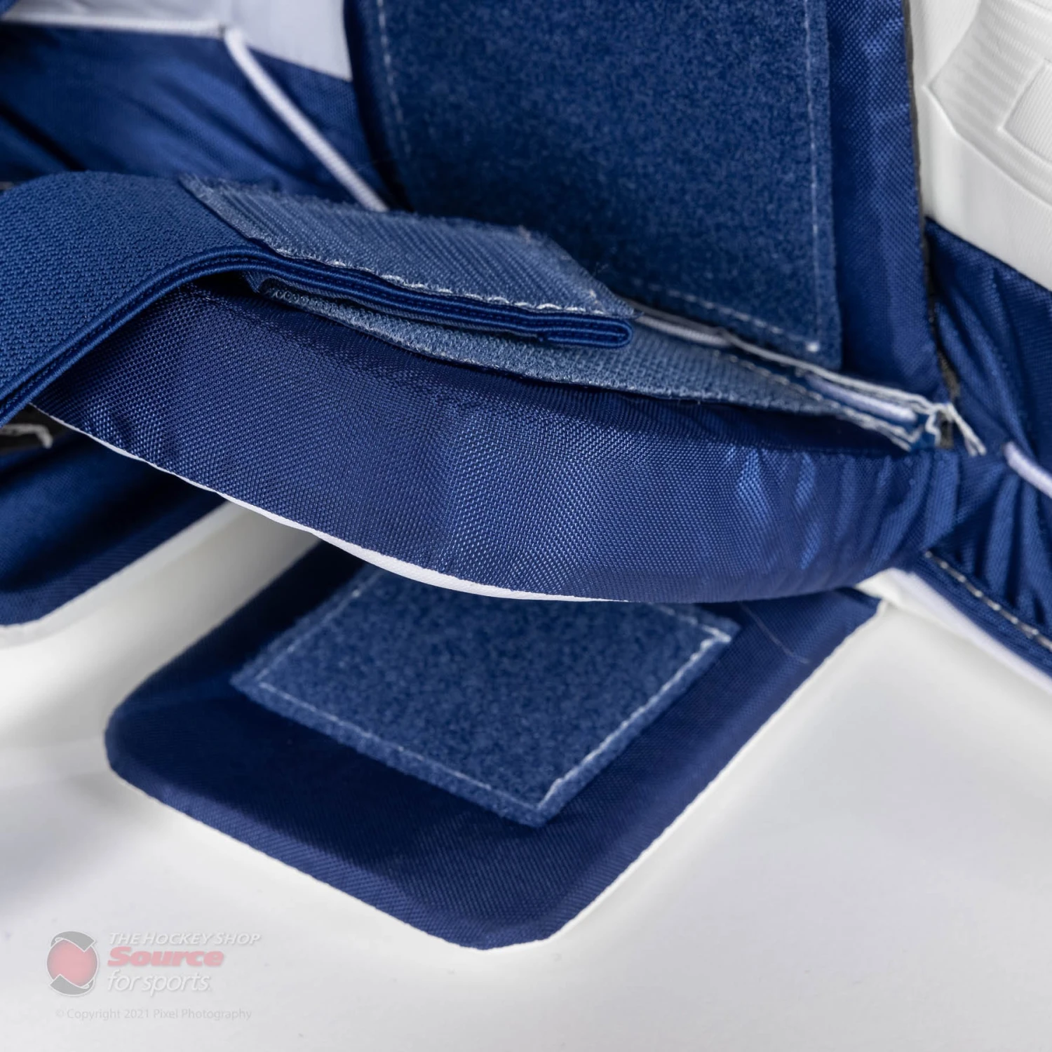 CCM Extreme Flex E5.5 Junior Goalie Leg Pads 16 CCM Extreme Flex E5.5 Junior Goalie Leg Pads - Image 14