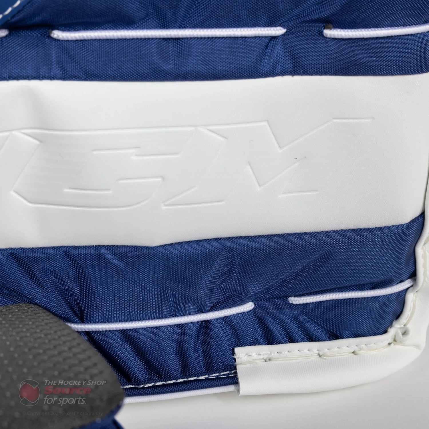 CCM Extreme Flex E5.5 Junior Goalie Leg Pads 20 CCM Extreme Flex E5.5 Junior Goalie Leg Pads - Image 18