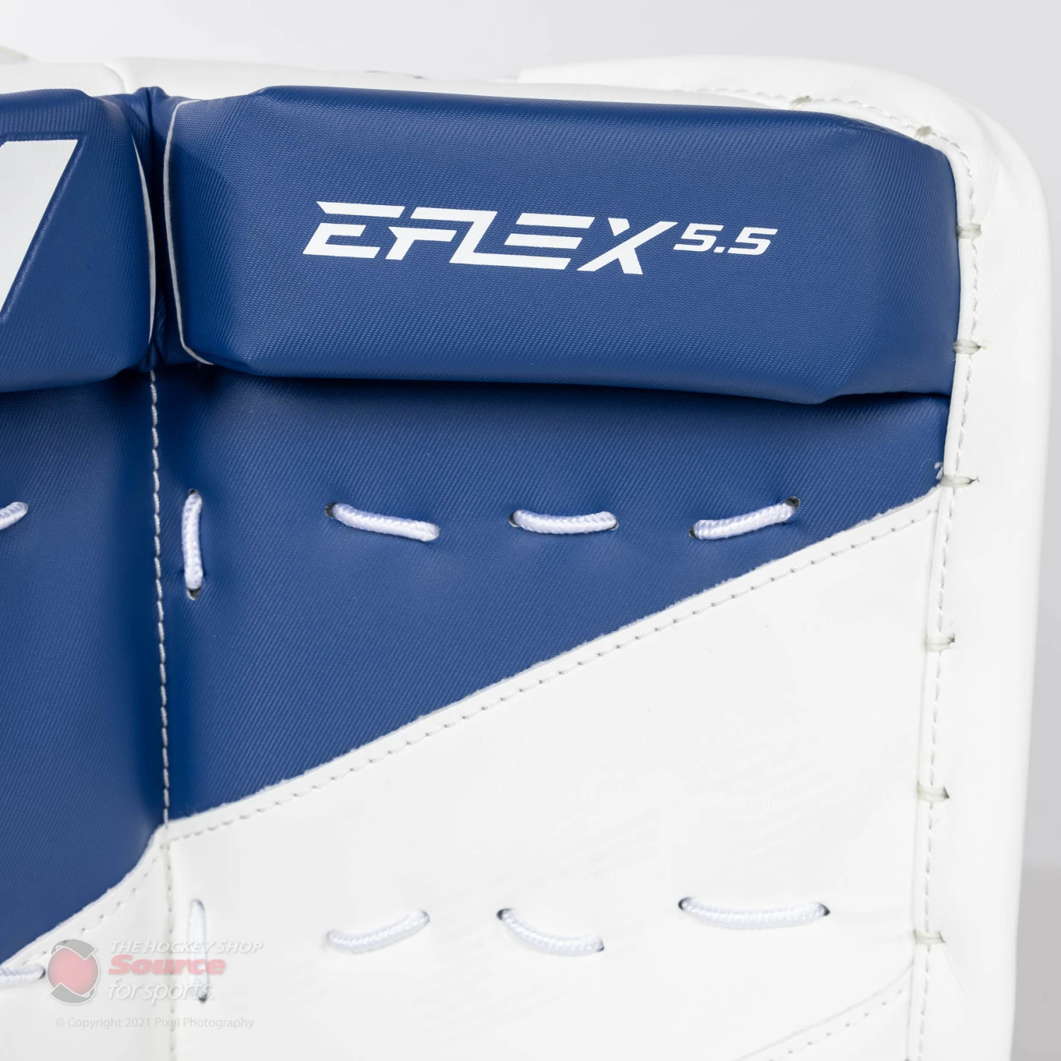 CCM Extreme Flex E5.5 Junior Goalie Leg Pads 7 CCM Extreme Flex E5.5 Junior Goalie Leg Pads - Image 5