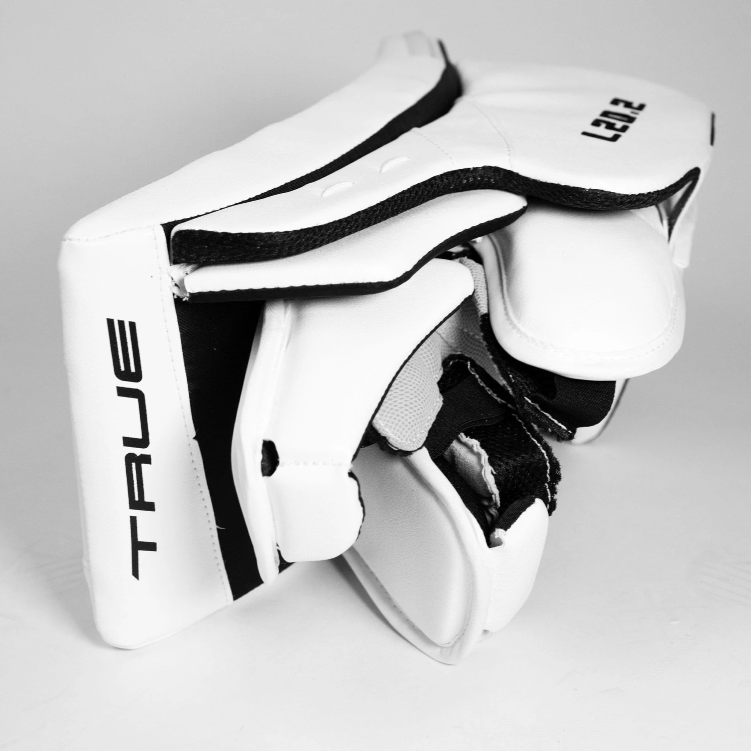 TRUE L20.2 Senior Goalie Blocker - Stock 4 TRUE L20.2 Senior Goalie Blocker - Stock - Image 2