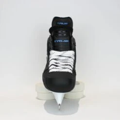 TRUE Player Junior Hockey Skates - Pro Stock - VH Holder - Felt Liner - Size 5 -Baue Hockey Shop true hockey skates true player junior hockey skates pro stock vh holder felt liner size 5 5 r standard 15186586599490