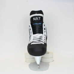 TRUE Player Junior Hockey Skates - Pro Stock - VH Holder - White Side - "NAT" - Size 5 -Baue Hockey Shop true hockey skates true player junior hockey skates pro stock vh holder white side nat size 5 5 r standard 15186595643458