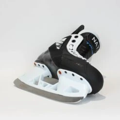 TRUE Player Junior Hockey Skates - Pro Stock - VH Holder - White Side - "NAT" - Size 5 -Baue Hockey Shop true hockey skates true player junior hockey skates pro stock vh holder white side nat size 5 5 r standard 15186595774530