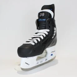 TRUE Player Senior Hockey Skates - Pro Stock - Shift Holder - "39" - Size 6 -Baue Hockey Shop true hockey skates true player senior hockey skates pro stock shift holder 39 size 6 6 r standard 15187096928322