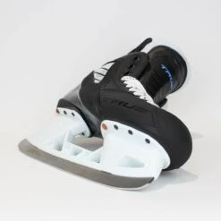 TRUE Player Senior Hockey Skates - Pro Stock - VH Holder - White Felt Tongue - Size 8 -Baue Hockey Shop true hockey skates true player senior hockey skates pro stock vh holder white felt tongue size 8 8 r standard 15186688344130