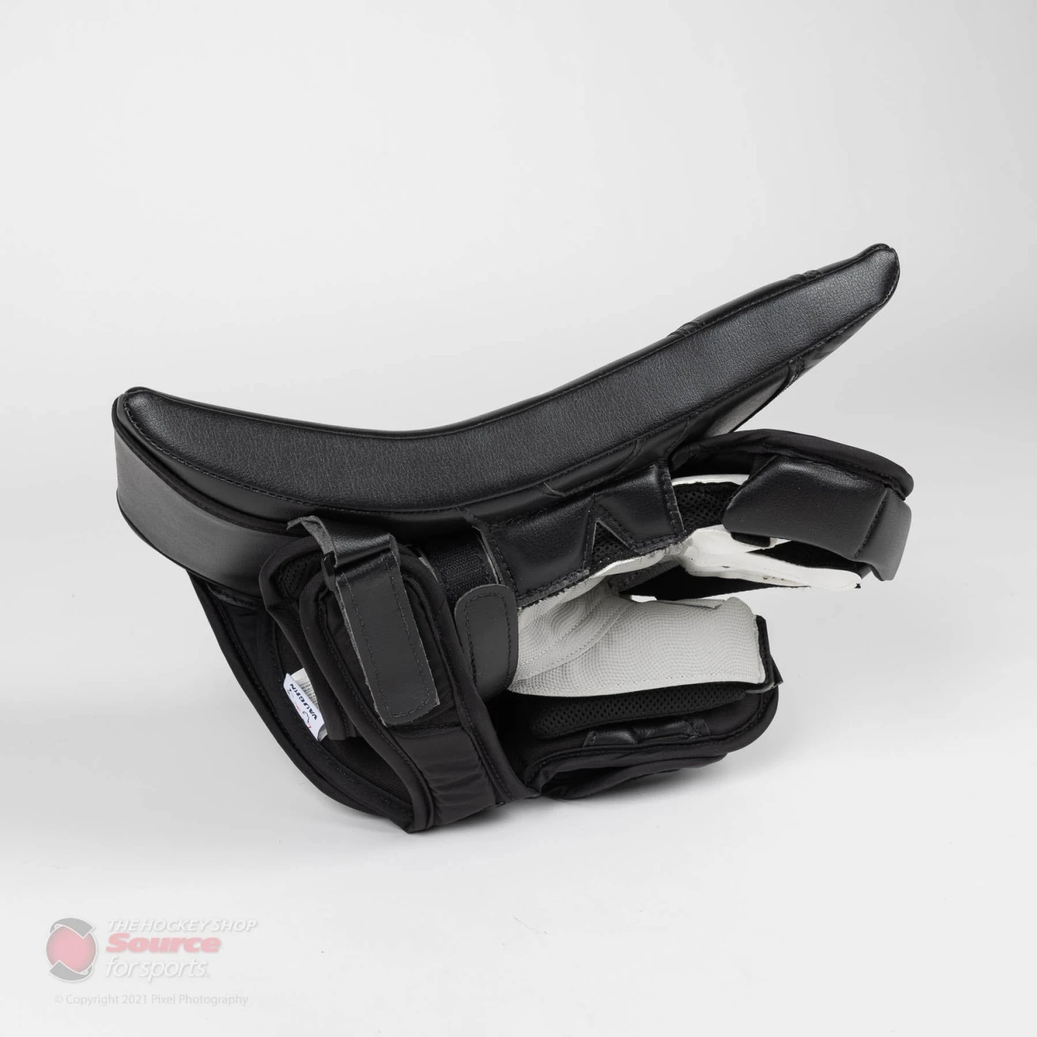 Vaughn Velocity V9 Pro Carbon Senior Goalie Blocker - Vintage Graphic 8 Vaughn Velocity V9 Pro Carbon Senior Goalie Blocker - Vintage Graphic - Image 6