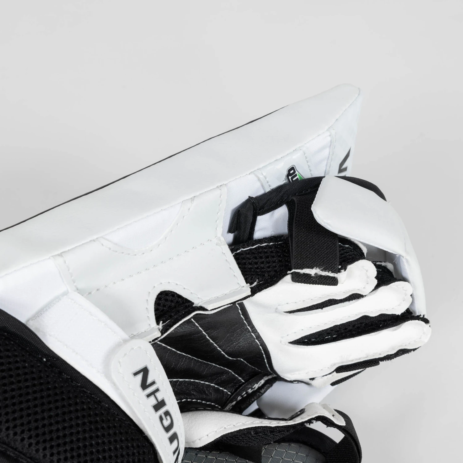 Vaughn Ventus SLR3 Youth Goalie Blocker 6 Vaughn Ventus SLR3 Youth Goalie Blocker - Image 4