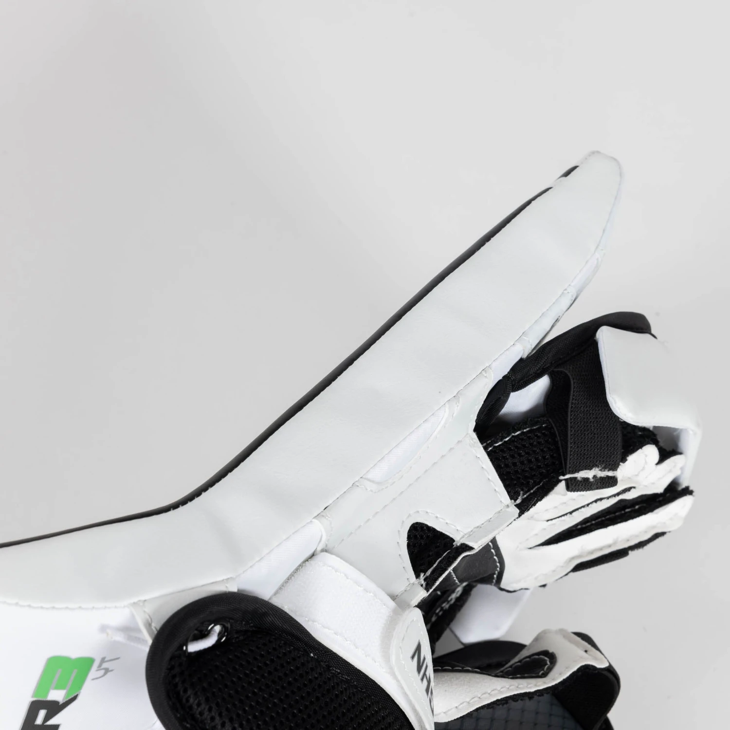 Vaughn Ventus SLR3 Youth Goalie Blocker 14 Vaughn Ventus SLR3 Youth Goalie Blocker - Image 12