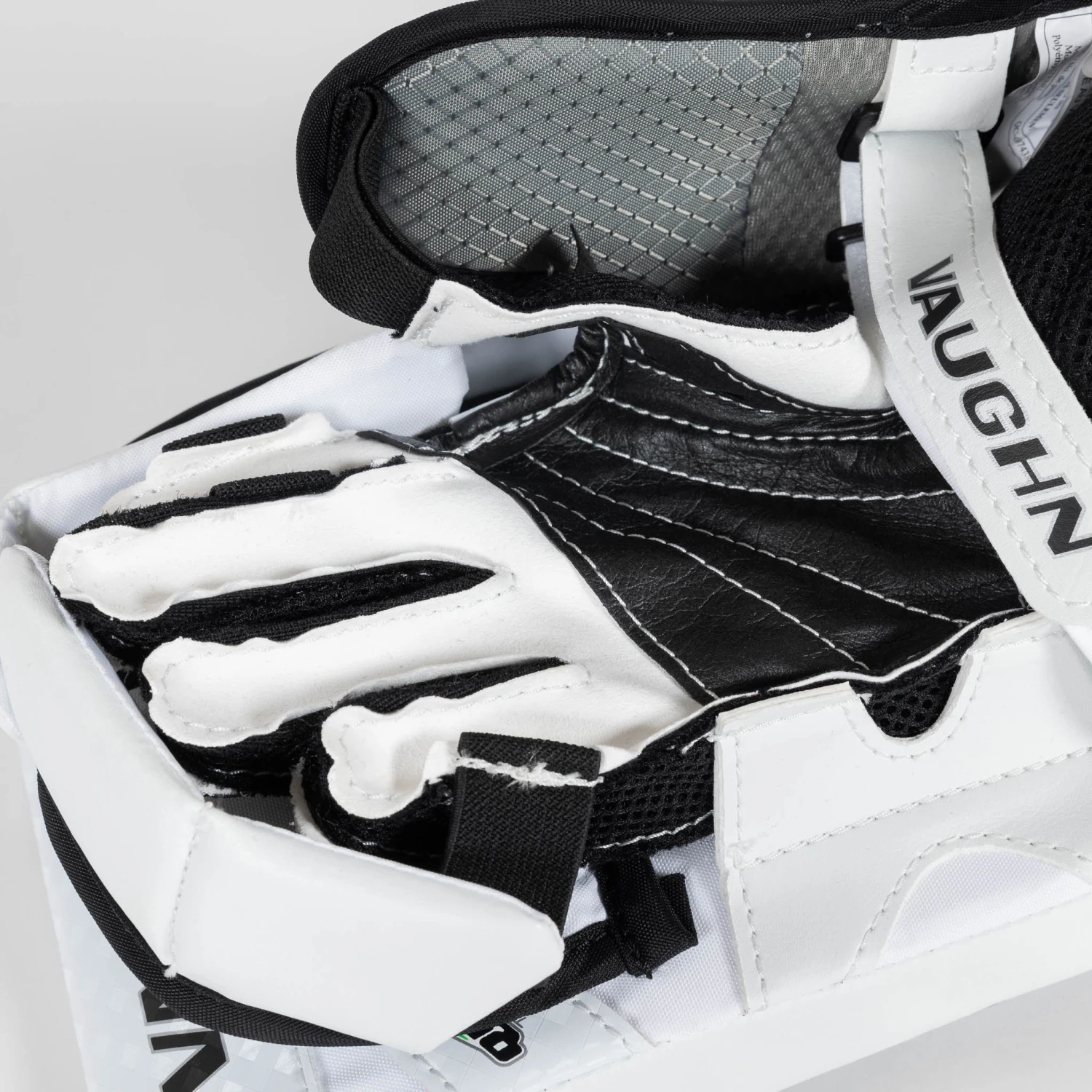 Vaughn Ventus SLR3 Youth Goalie Blocker 9 Vaughn Ventus SLR3 Youth Goalie Blocker - Image 7