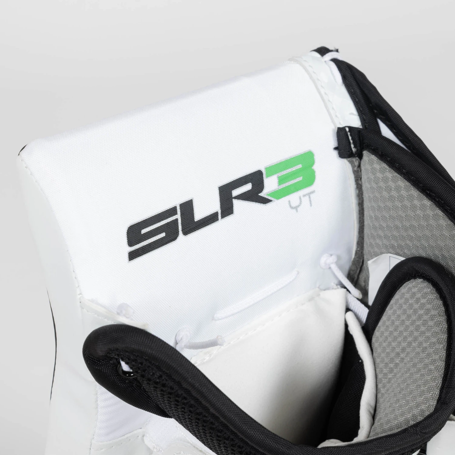 Vaughn Ventus SLR3 Youth Goalie Blocker 22 Vaughn Ventus SLR3 Youth Goalie Blocker - Image 20