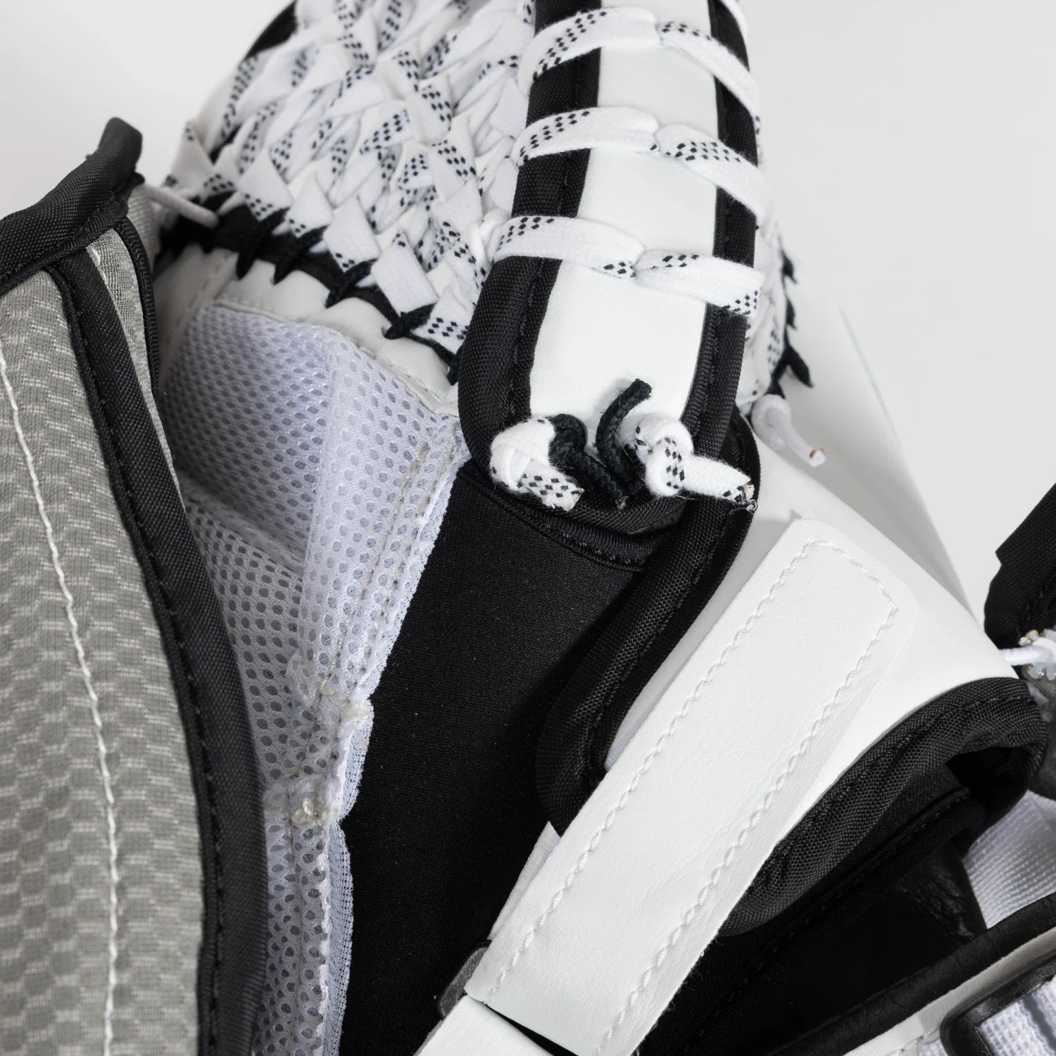 Vaughn Ventus SLR3 Youth Goalie Catcher 12 Vaughn Ventus SLR3 Youth Goalie Catcher - Image 10