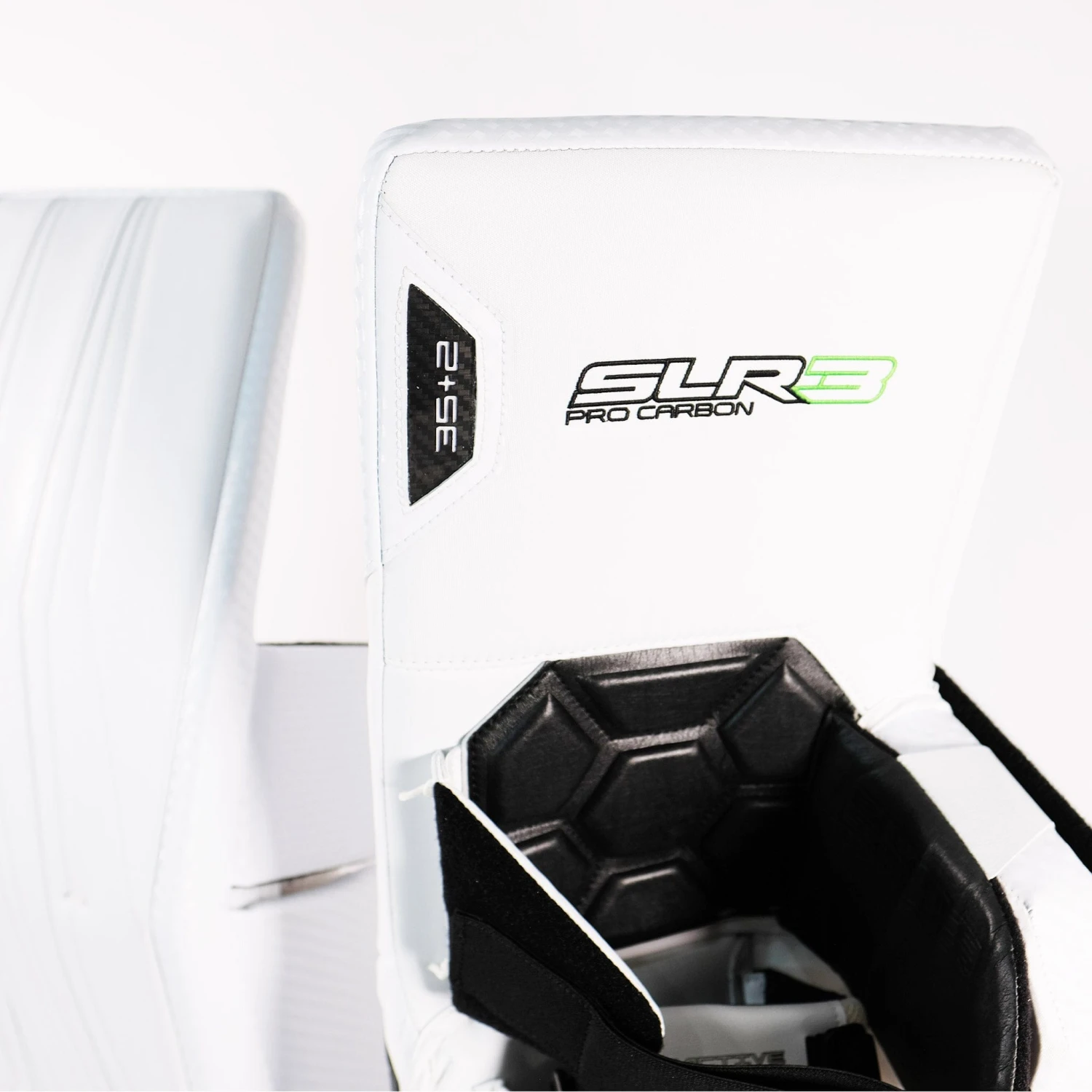 Vaughn Ventus SLR3 Pro Carbon Senior Goalie Leg Pads 6 Vaughn Ventus SLR3 Pro Carbon Senior Goalie Leg Pads - Image 4