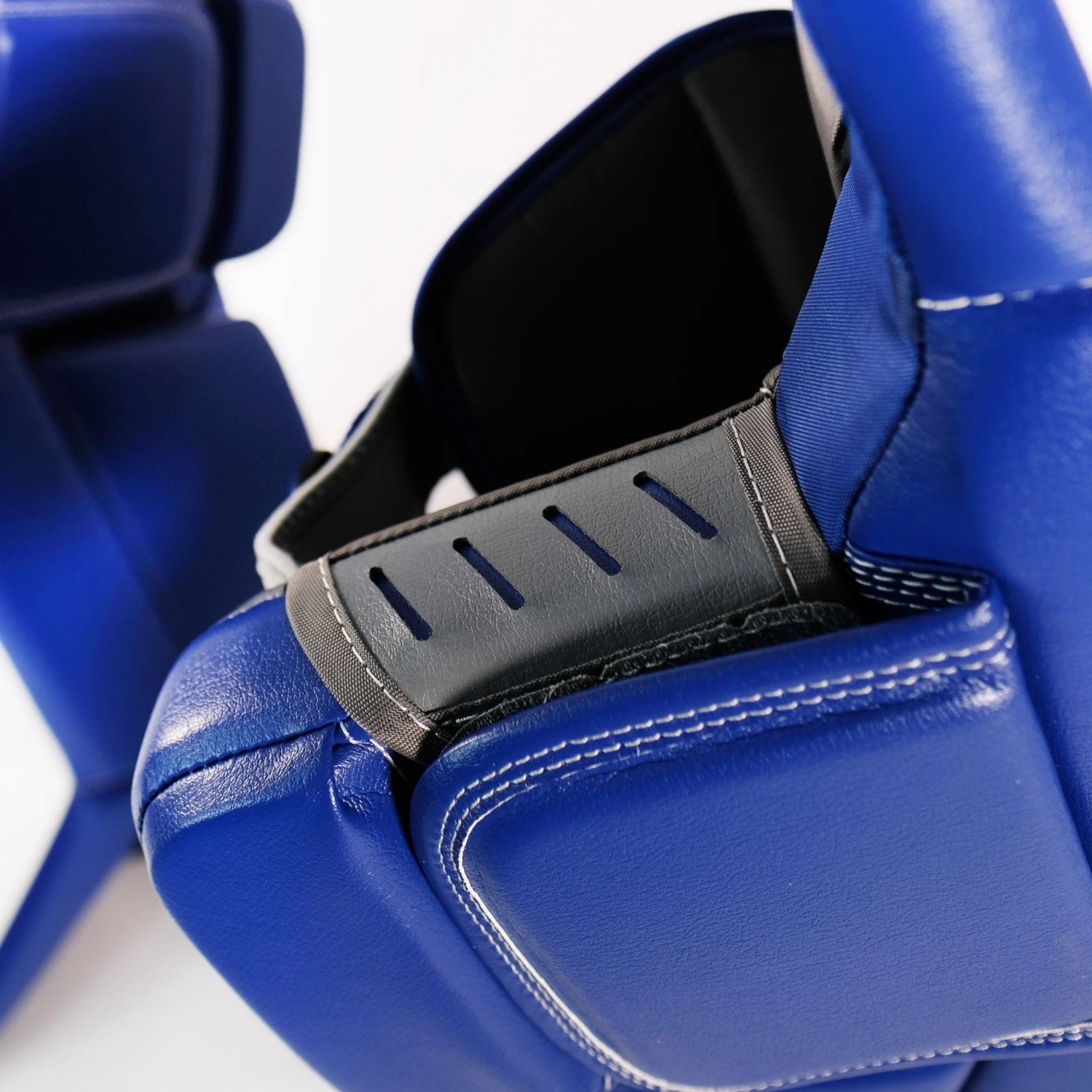 Warrior Ritual GT2 Classic Intermediate Goalie Leg Pads 7 Warrior Ritual GT2 Classic Intermediate Goalie Leg Pads - Image 5